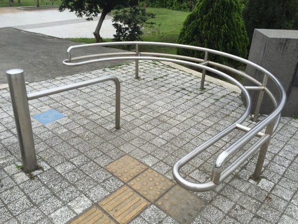 台東成功海濱公園的車阻設計