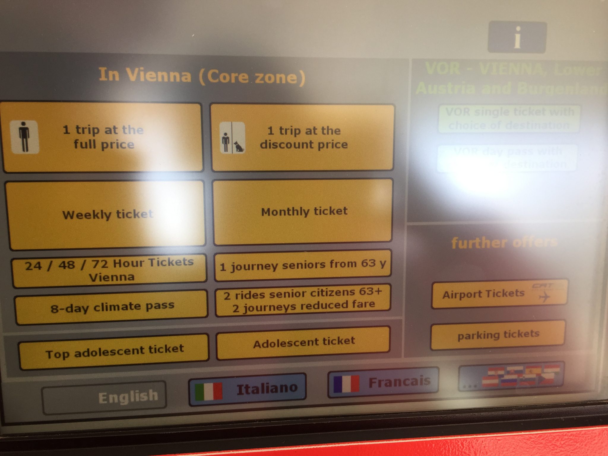 匈牙利地鐵自助購票機直接列出常用語言選項。