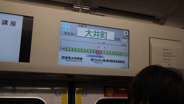 東京地鐵車廂門上方的資訊看板